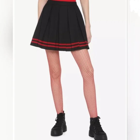 wild fable Dresses & Skirts - Wild Fable Black and Red Pleated Cheerleader Skirt size XS